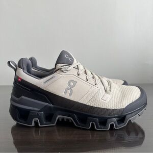ON CLOUDWANDER WATERPROOF HIKING SNEAKERS